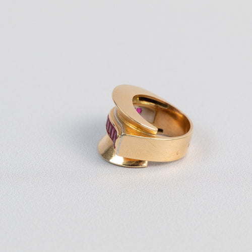 https://cdn.shopify.com/s/files/1/0940/1971/5447/files/bague-tank-rubis-diamants-anneau.jpg?v=1791565284