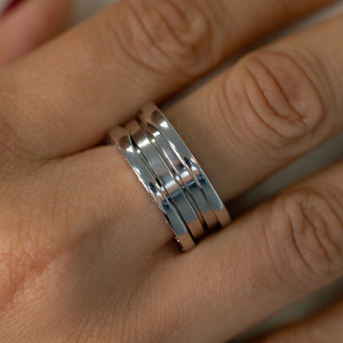 https://cdn.shopify.com/s/files/1/0940/1971/5447/files/bague-bvlgari-bzero1-or-blanc-portee-t55.jpg?v=1791570856