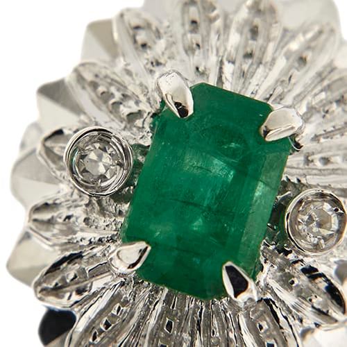 https://ledial.it/app/uploads/2026/10/40468-anello-oro-fiore-smeraldo-diamanti_11.jpg
