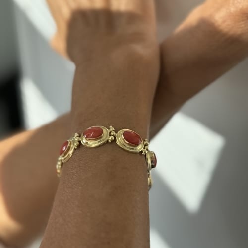Bracelet Bracelet en or jaune 18 ct avec 9 coraux rouges cabochon 58 Facettes 39982