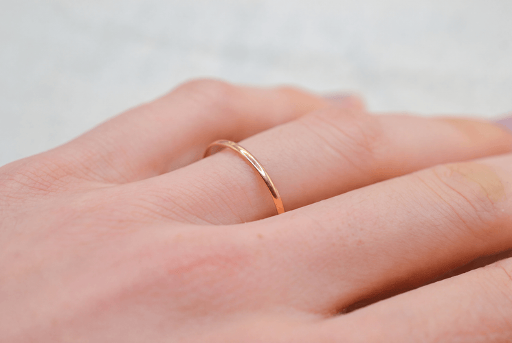 https://cdn.shopify.com/s/files/1/0963/7950/2920/files/Giftering-biseautee-en-Or-jaune-18-carats-Giftering-eco-responsable.png?v=1791898519