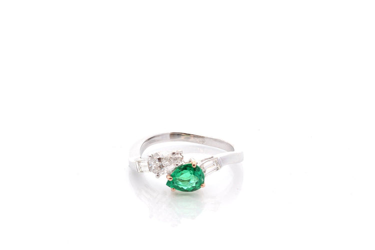 Bague 54 Bague émeraude et diamants en or 18 carats 58 Facettes 27554