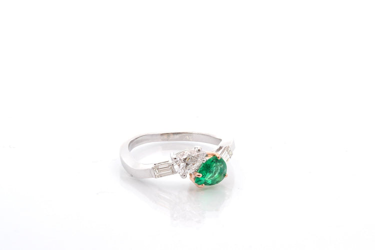 Bague 54 Bague émeraude et diamants en or 18 carats 58 Facettes 27554