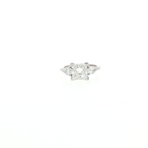 https://francinejoaillerie.com/wp-content/uploads/2025/04/Bague-Diamant-Solitaire-Taille-Princesse-3.00-carats-FVVS2-1-scaled.jpg