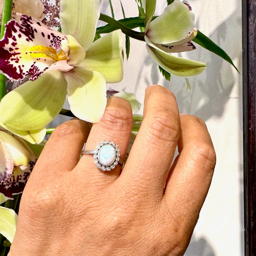 Bague 54 Bague ovale en platine avec opale et diamants 58 Facettes 39E179AC58BE488FB4B864718383155A