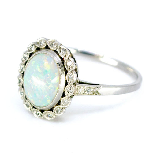 Bague 54 Bague ovale en platine avec opale et diamants 58 Facettes 39E179AC58BE488FB4B864718383155A