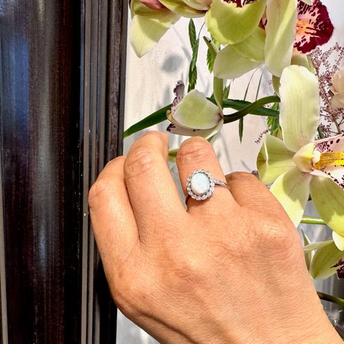 Bague 54 Bague ovale en platine avec opale et diamants 58 Facettes 39E179AC58BE488FB4B864718383155A