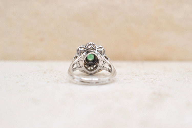 https://cdn.shopify.com/s/files/1/0963/7950/2920/files/bague-vintage-or-blanc-flocon-ancienne.jpg?v=1792577173