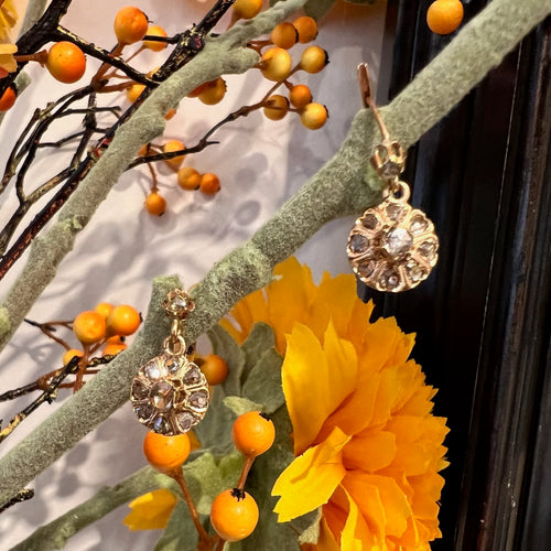 Boucles d'oreilles Boucles d’oreilles dormeuses en or 18k et diamants taille rose 58 Facettes 2E6DBF8EECAC4B5D8FFCB15528EF8977