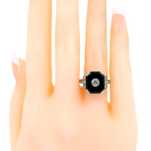 Bague 53 Bague Art déco octogonale en platine, diamants et onyx 58 Facettes 85EA8BFC6B4C4CD5967745371A2A81C2