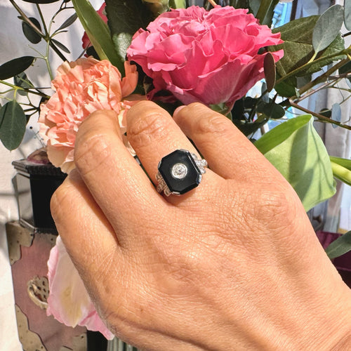 Bague 53 Bague Art déco octogonale en platine, diamants et onyx 58 Facettes 85EA8BFC6B4C4CD5967745371A2A81C2