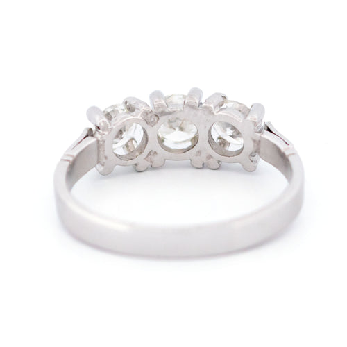 Bague 53 Bague trilogie en platine avec diamants taille ancienne 58 Facettes 0472804AB5EE4A159037190DC21CD41A