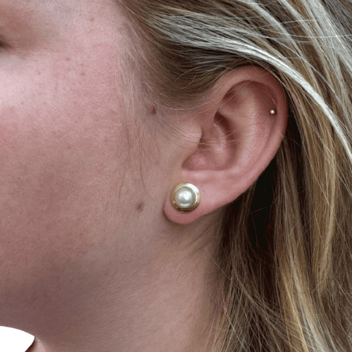 Boucles d'oreilles Boucles d’oreilles à clous en or jaune 18k et perles de culture 58 Facettes D58E9815BB6846309162BD537BE070DD