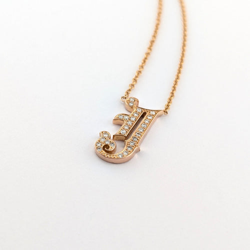Collier Collier en or jaune 18 carats avec pendentif initiale J pavé de diamants 58 Facettes 38013