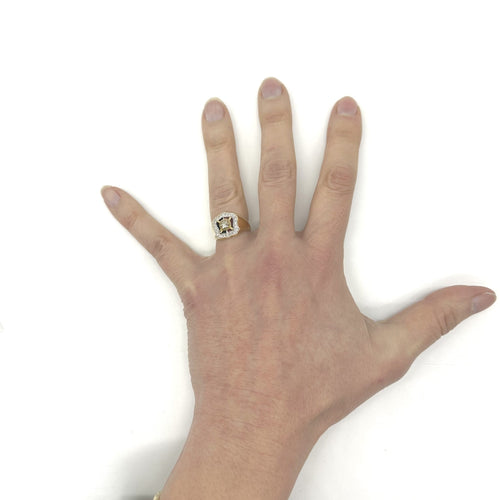 Bague 52 Chevalière blason - Bague en or jaune, émail et diamants 58 Facettes Z15B51773
