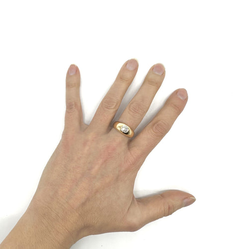 Yellow gold band ring with diamond 