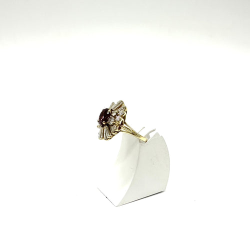 Bague 49 Bague en or jaune 750 avec rubis et diamants 58 Facettes Z15B51680