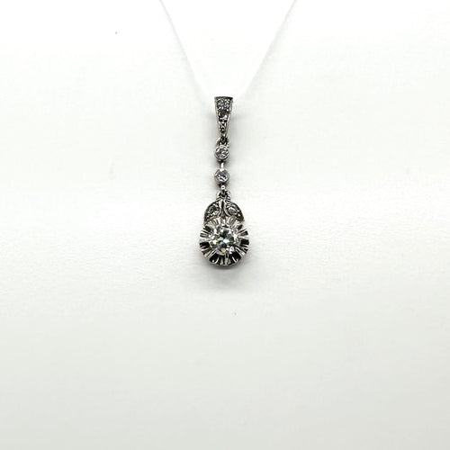 Pendentif Pendentif en or blanc et diamants 58 Facettes Z15B51659