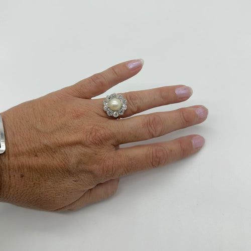 Bague 50 Bague ancienne en or rose 750 avec perle de culture et diamants 58 Facettes Z15B51595