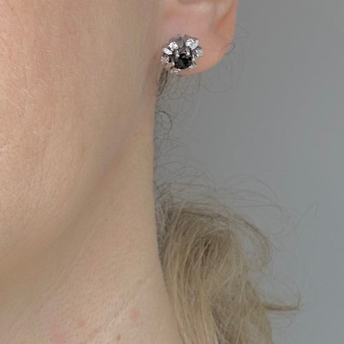 Boucles d'oreilles Boucles d'oreilles en or blanc, saphirs et diamants 58 Facettes Z15B51427