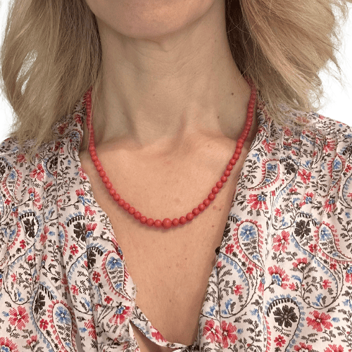 Collier Collier en or jaune et corail 58 Facettes Z1351779