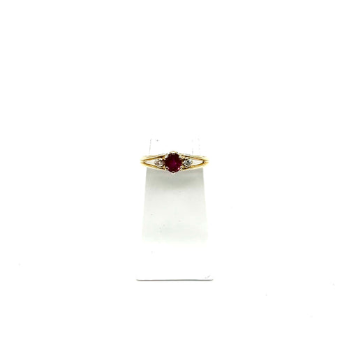 Bague 52 Bague en or jaune 750 avec rubis et diamants 58 Facettes Z1351876