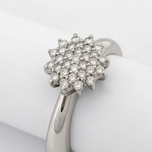 Bague 55 Bague marguerite en or blanc et diamants 58 Facettes 15996