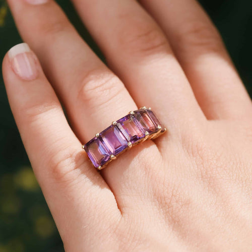 Bague 53 Bague en or jaune 18 carats et améthystes 58 Facettes 5575
