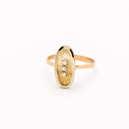 https://18carats.fr/wp-content/uploads/2024/04/29585-37247-Bague-en-or-jaune-et-diamants.jpg