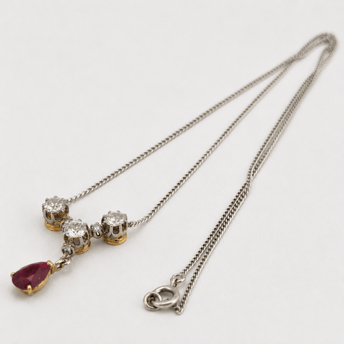 Collier Collier en or blanc 18 carats, diamants et rubis 58 Facettes 29573