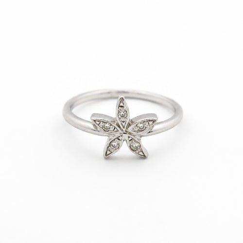 Bague 48 Bague fleur en or blanc et diamants 58 Facettes 30091