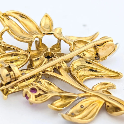 Broche Broche florale en or jaune avec diamants, saphir, émeraude et rubis 58 Facettes 31190