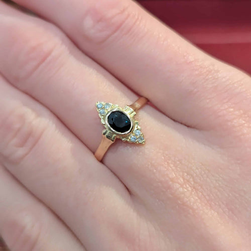 Bague 53 Bague marquise en or jaune, saphir et diamants 58 Facettes 32638