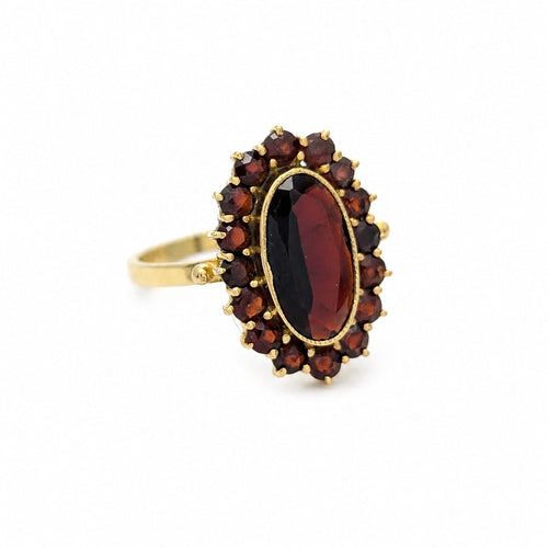 https://18carats.fr/wp-content/uploads/2025/10/32826-37550-Bague-en-or-jaune-et-grenats.jpg