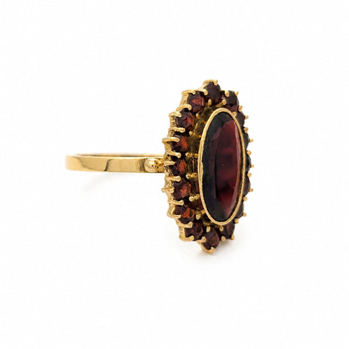 https://18carats.fr/wp-content/uploads/2025/10/32826-37548-Bague-en-or-jaune-et-grenats.jpg