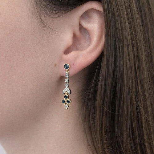 Boucles d'oreilles Boucles d’oreilles pendantes en or jaune et blanc, diamants et saphirs 58 Facettes 32644