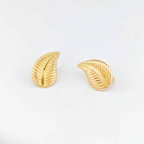 Boucles d'oreilles Boucles d'oreilles feuille stylisée en or jaune 18 carats 58 Facettes 32681