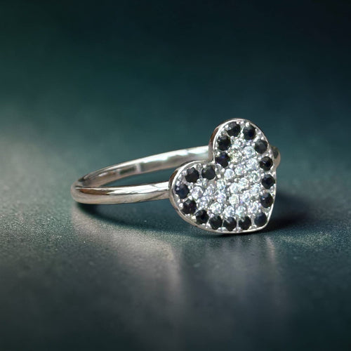 Bague 53 Vanessa Tugendhaft - Bague cœur en or blanc 18 carats, diamants et saphirs 58 Facettes 294