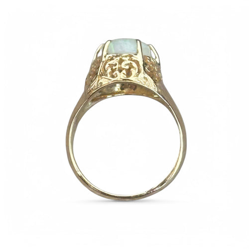 Bague 51 Bague ancienne ajourée sertie d'une opale cabochon en or jaune 58 Facettes 321