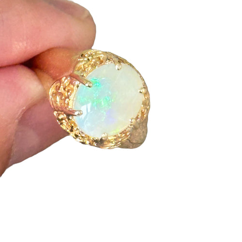 Bague 51 Bague ancienne ajourée sertie d'une opale cabochon en or jaune 58 Facettes 321