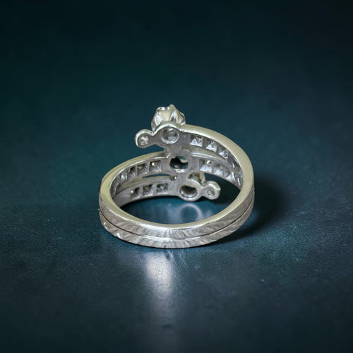 Bague 54 Bague saphir 0,42 ct et diamants en or blanc 18 carats 58 Facettes 267