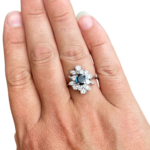 Bague 58 Bague fleur saphir et diamants en or blanc 18 carats 58 Facettes 256