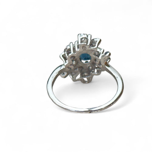 Bague 58 Bague fleur saphir et diamants en or blanc 18 carats 58 Facettes 256