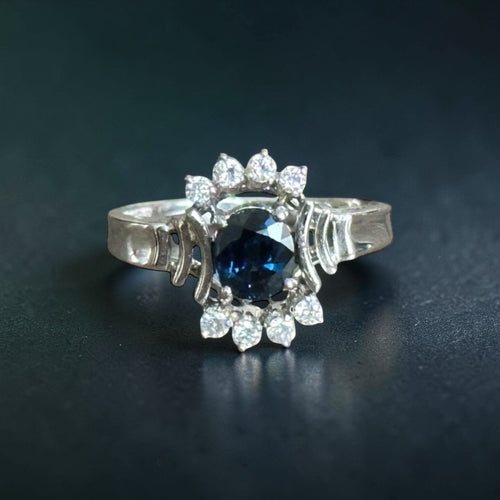 Bague 54 Bague marguerite vintage en or blanc 18 carats, saphir 0,80 ct et diamants 58 Facettes 147