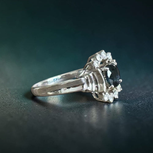 Bague 54 Bague marguerite vintage en or blanc 18 carats, saphir 0,80 ct et diamants 58 Facettes 147