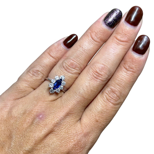 Bague 53 Bague marquise en or blanc 18 carats, saphir 0,80 ct et diamants 1,50 ct 58 Facettes 88