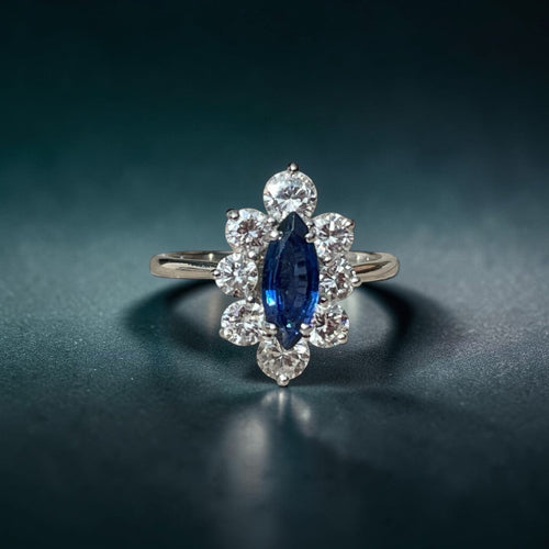 Bague 53 Bague marquise en or blanc 18 carats, saphir 0,80 ct et diamants 1,50 ct 58 Facettes 88