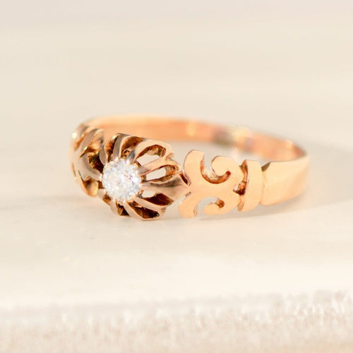 https://cdn.shopify.com/s/files/1/0442/6560/3235/files/antiker-solitarring-aus-585-rosegold-mit-altschliff-diamant-013-cthoney-jewelry-7542110.jpg?v=1772565336