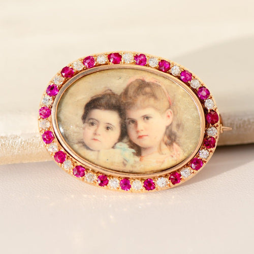 https://cdn.shopify.com/s/files/1/0442/6560/3235/files/antike-portratbrosche-aus-14-karat-gelbgold-mit-rubinen-diamanten-erinnerung-die-bleibthoney-jewelry-4739414.jpg?v=1772565492