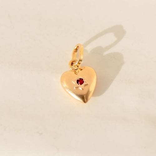 https://cdn.shopify.com/s/files/1/0442/6560/3235/files/kleiner-herzanhanger-aus-18-karat-gelbgold-mit-rubin-zartes-zeichen-der-liebehoney-jewelry-2234841.jpg?v=1772564968